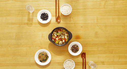 humanseoul:  What a typical Korean dinner can look like^^ 
