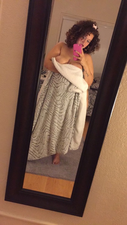 exoticplusmodel:  Curly hair 😍😍😍 I’m so mixed up sheesh  Wanna know what I’m mixed with? Check out my about me on my site www.iLoveExoticPlus.xxx 😏💦