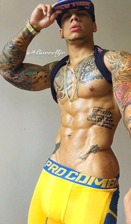 fustevepena:  He’s Naked!! Model & Dancer Borrell  jr.  http://imrockhard4u.tumblr.com