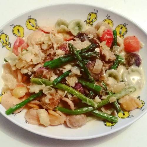 Rainbow Orecchiette with white wine sauce, red brussel sprouts and asparagus. #foodie #food #foodporn #foodieporn #foodgram #foodgasm #instafoodie #instafood #foodofinstagram #pasta #pastaporn #orecchiette #redsprouts #asparagus #camembert #whitewinesauce