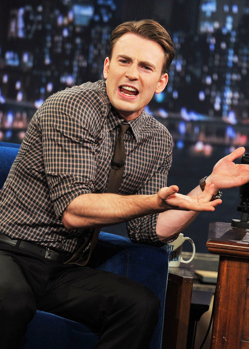 chrisevanslive: CHRIS EVANS on Jimmy Fallon, 2011. @girl-of-many-fandoms here you go. And we get a l