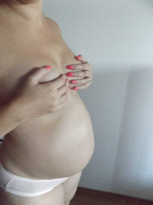 preggo-wankarama:  Homemade: Young Czech mother and her swollen lactating titties!