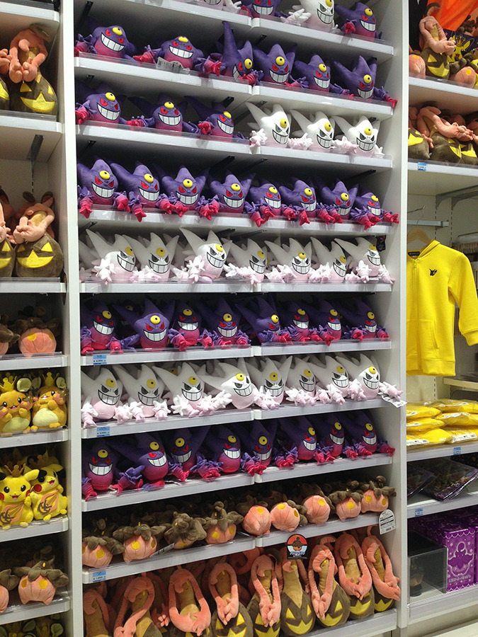 coplandfanboy:  zombiemiki:  Stopped by the Tokyo Bay Pokemon Center, took some pics.