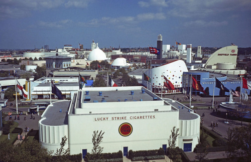 newyorkthegoldenage: burningstandard: Color Photos of the 1939 New York World’s Fair Source: T