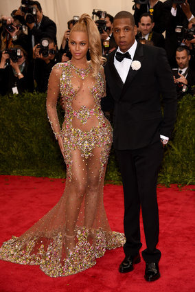 huffingtonpost:  Met Gala 2015 Red Carpet: See All The Stunning Dresses Of The Night(Source: