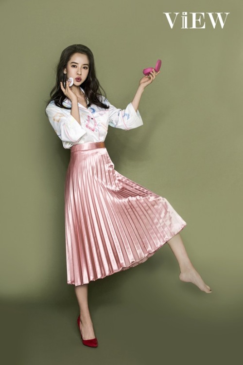 Song Ji Hyo beauty view poster.. (cre:송지효의 뷰티뷰)