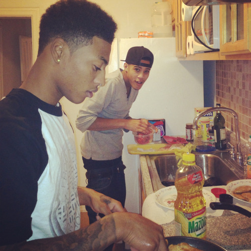 blackinkgoldskin: girls always said they like men who can cook. So…..