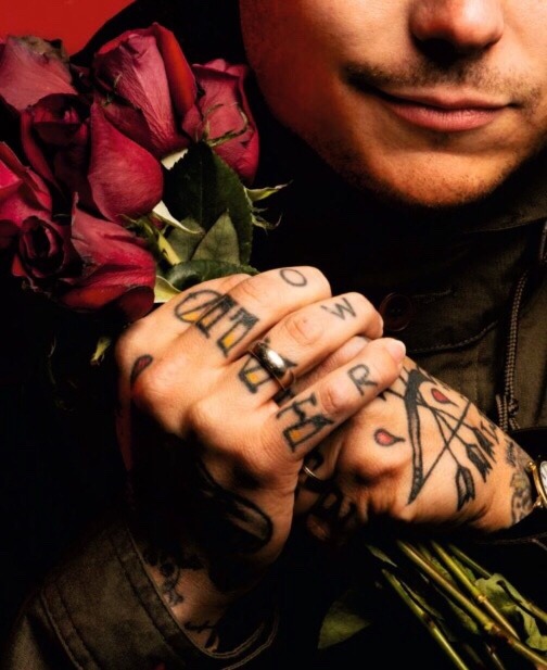 fiatpencey-its-mybirthdaybitches: Frank’s kerrang shoot + details