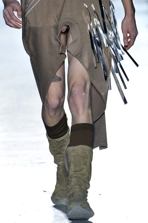 whetwillie:   FASHION FORWARD: Dress for the job you want.  To lose. (Rick Owens “Sphinx” 2015) 
