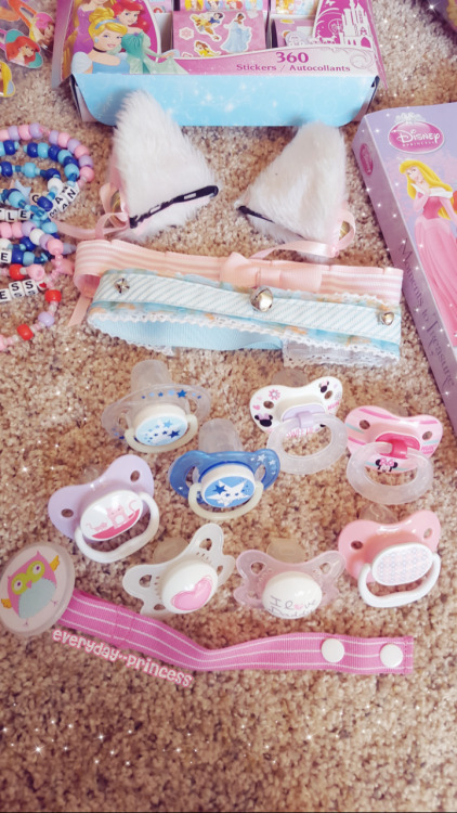 everyday–princess:👑🌸 All my little stuff (not including stuffies)~!! I’ve been collecting for about a year now and I’m at the point that I feel like I have enough. I might just get a few small things here and there but for now I’m satisfied 🐾🍼(please