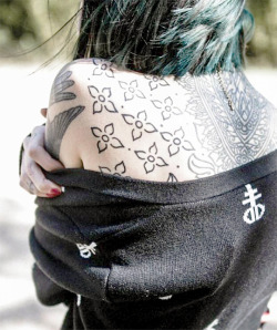 Dont-Bring-Me-The-Horizon:  Hannah Snowdon X Drop Dead 