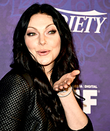winchestersarrow:  Laura Prepon blowing kisses (for theinevitablepipex) 