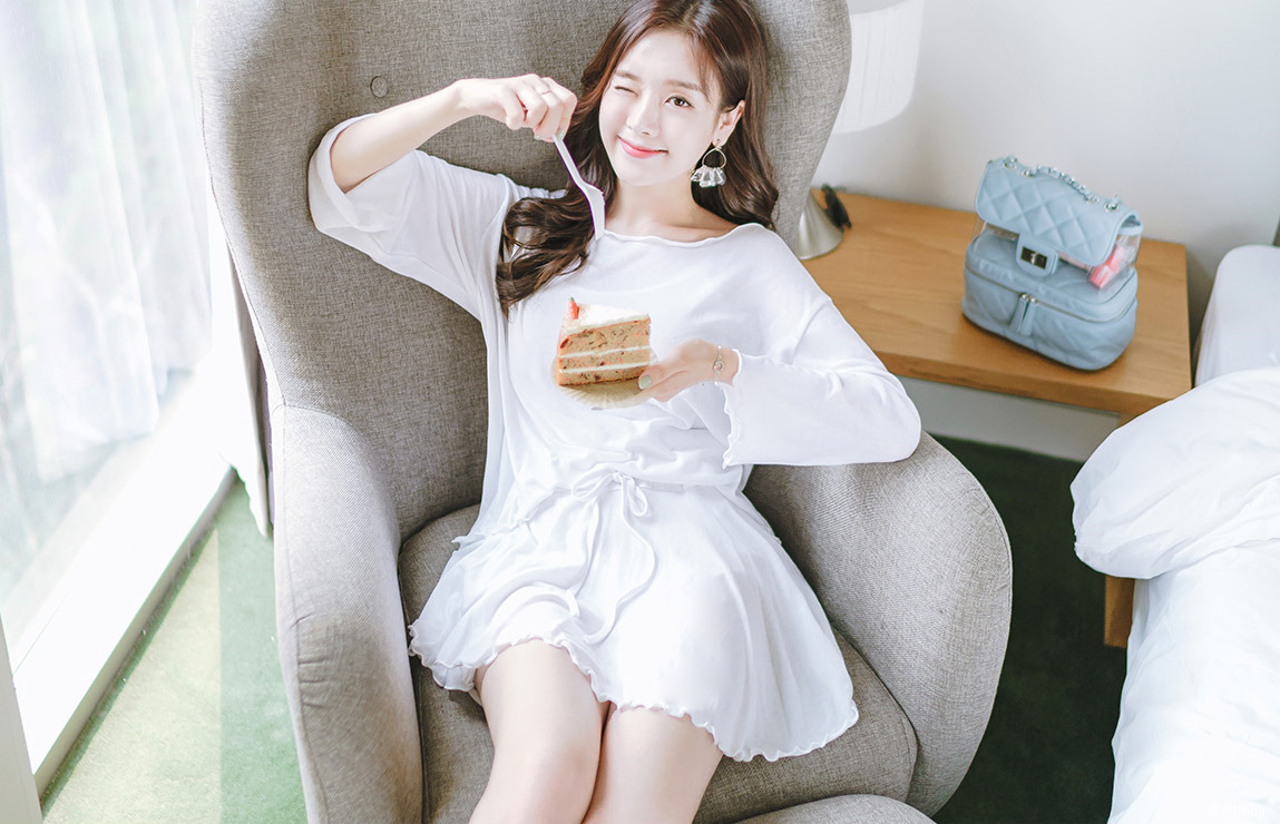 korean-dreams-girls:  Kim Shin Yeong - June 12, 2018 1st Set