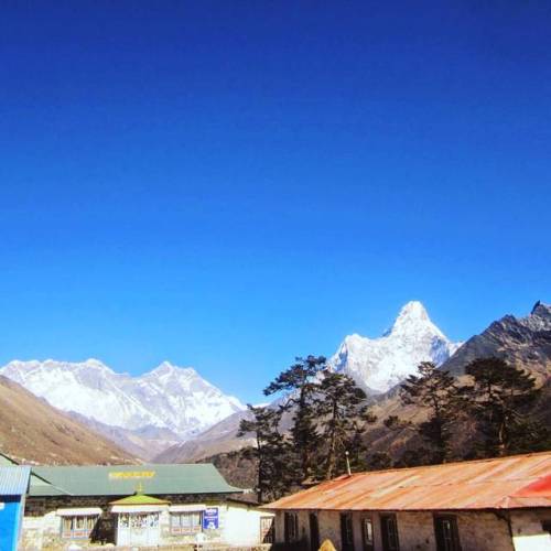 nepaltrekking: Tengboche Monastery, also known as Dawa Choling Gompa, in the Tengboche village in Kh
