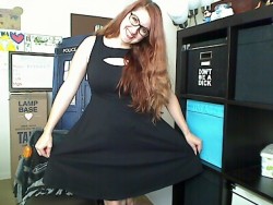 kayleepond:  I showed this to Twitter but totally forgot to share with you! Lookit guys I got a new dress!! The fabric feels like pajamas. ^.^