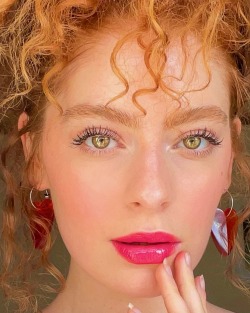 awesomeredhds02:ellieryan_Spot the hearts hehe❣️#beautymodel #redhead #freckles #mua #makeup#hair #hairmodel #portrait #portraitphotography#photography #beautyphotography #redhead#redheadmodel #curls #curlyhairstyles #curlygirl#gingerhair #redlips