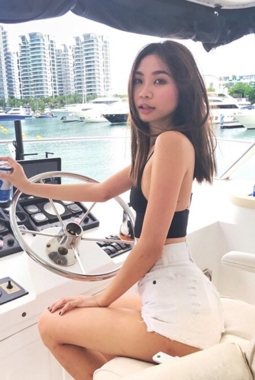 girls-of-singapore: boobless but dayum, dat ass, imagine pulling down her black panties and fucking 