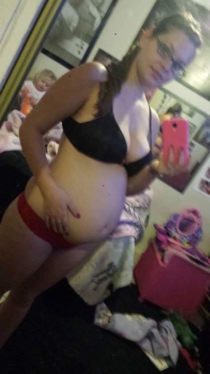 sexyenceinte: #Pregnant #Sexy #Enceinte #Preggo #Pregnant #BigBelly #Curvy #Hot