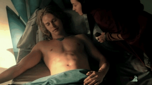 boytrappedinthcloset:  Austin Butler shirtless and wet in The Shannara Chronicles