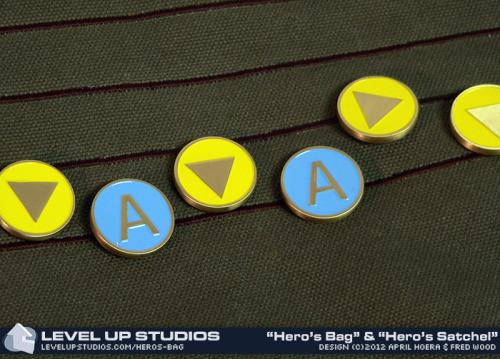 nerdsandgamersftw:  Hero’s Bag & Hero’s Satchel Messenger Bags  Features: Embroidered Hylian music score Ten note pins lets you recreate Every possible song Hero’s Bag holds full-size laptops  Via LevelUpStudiosHero’s Bag (Messenger Bag)