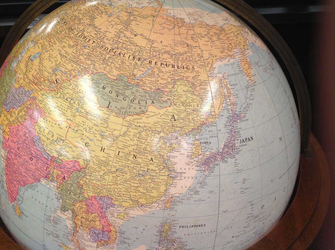 uimapcoll:  uispeccoll:  Globes, Globes, Globes!  We’ve all had globes on the