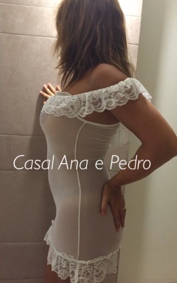 casalanaepedro:  Went to a club. Can you guess why Ana was the center of all atentions…