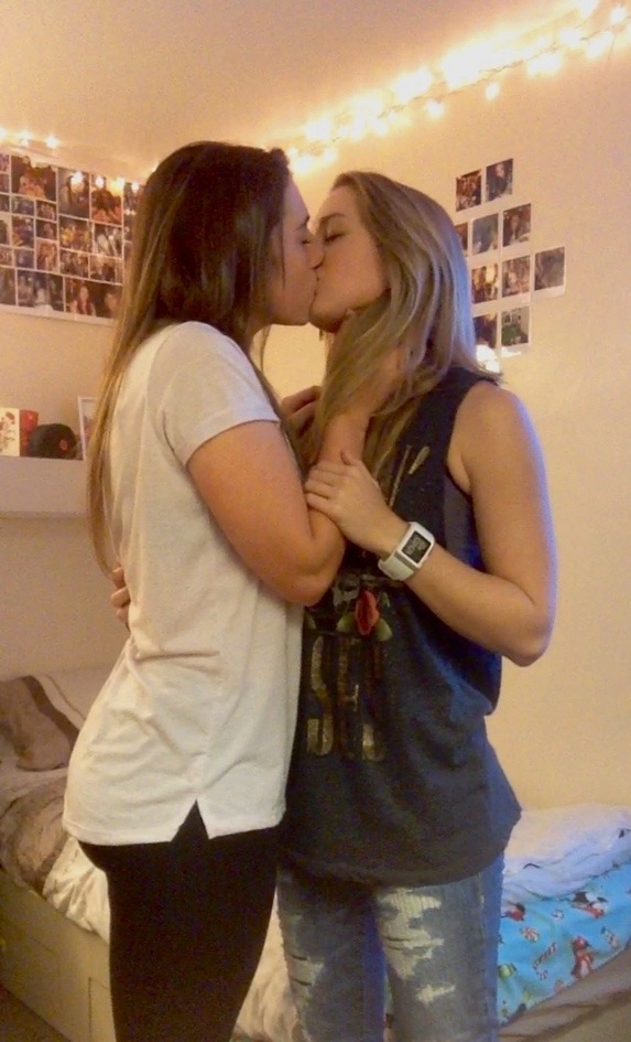Girls Kissing Tumblr