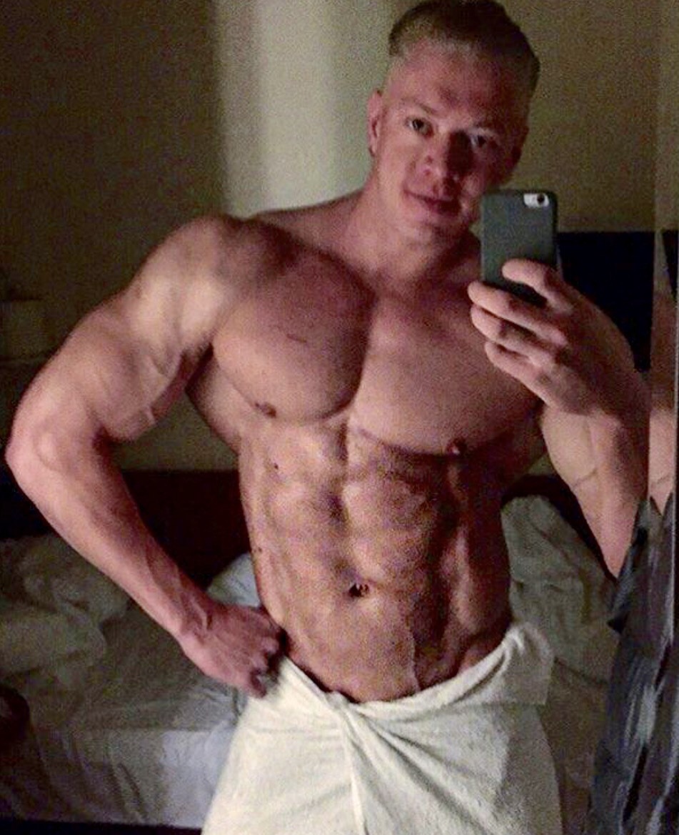 hotsexymenxxx:Nikita Komarov