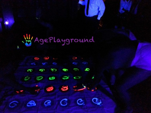 little-bratty-sloth:  ageplayground:  Glow in the dark/ Black-light Twister was EPIC!!!!  Wah!! Where was this??!!