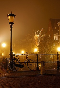 Bluepueblo:  Foggy Night, Utrecht, The Netherlands Photo Via Mara 