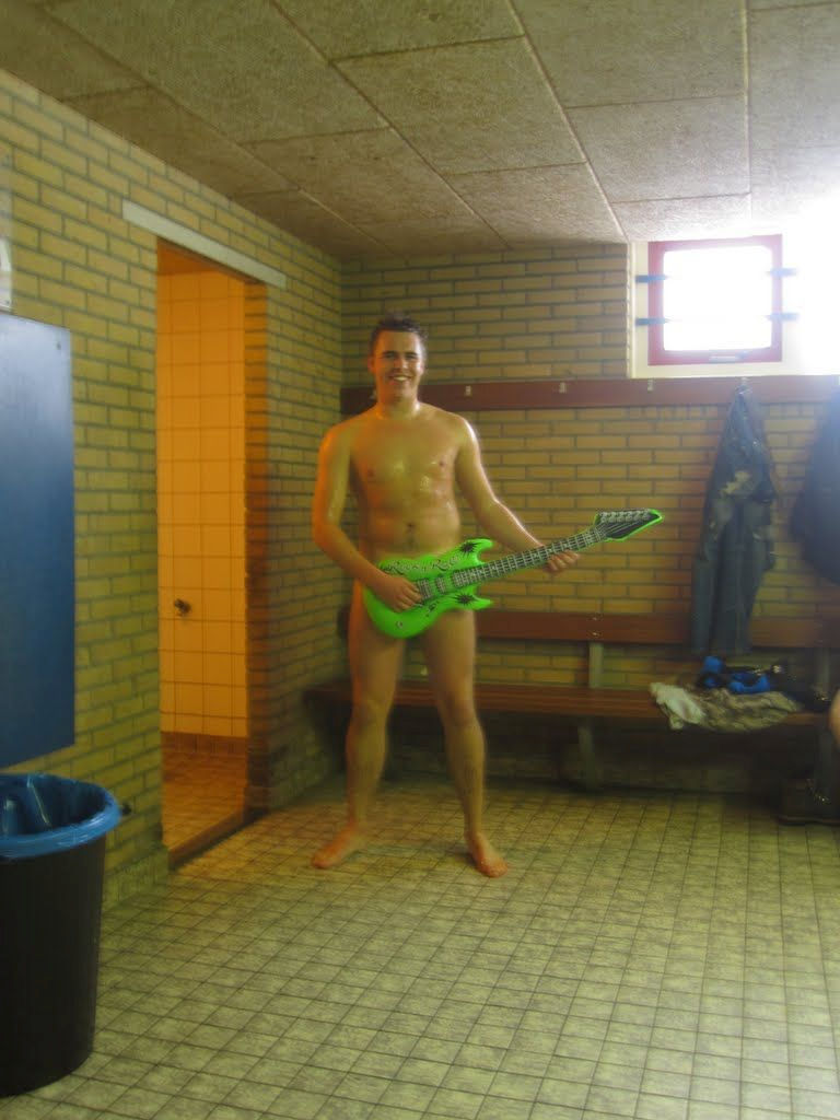 numusi:  Mixed gay stuff with more than 10000 followershttp://runboxx.tumblr.com/Public