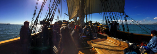 lokifenokee: The Lady Washington The Lady Washington is a 99 ton brig, built as a full scale replica