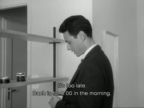 bellsandforks:Bruno et son calendrier classiqueLe Petit Soldat (1960), dir. Jean-Luc Godard