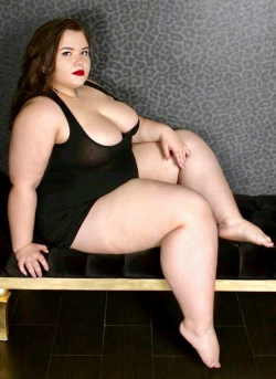 erronblack-tom:I love your huge legs I love your huge ass