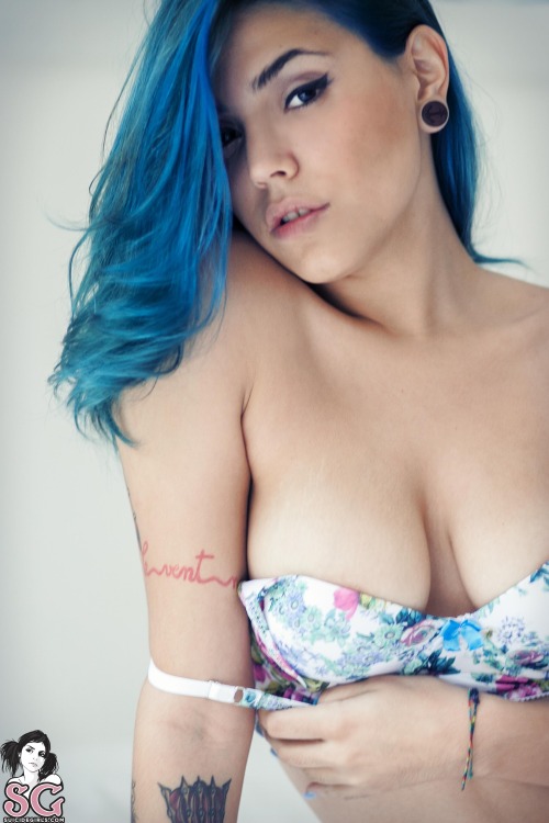 beautifulgirlsmakemesuicidal:  Mendacia Suicide  