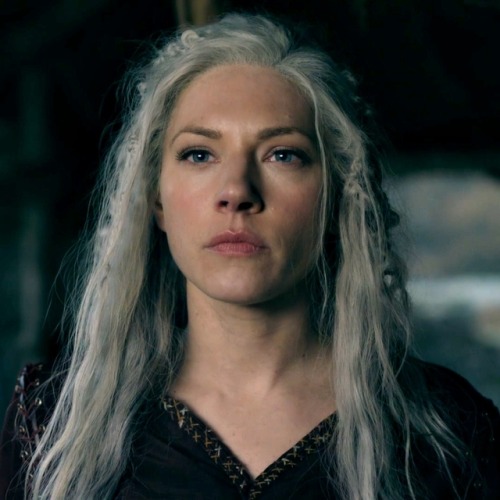 vikingsstories: Lagertha icons like if u save  © vikingsxz  on twitter