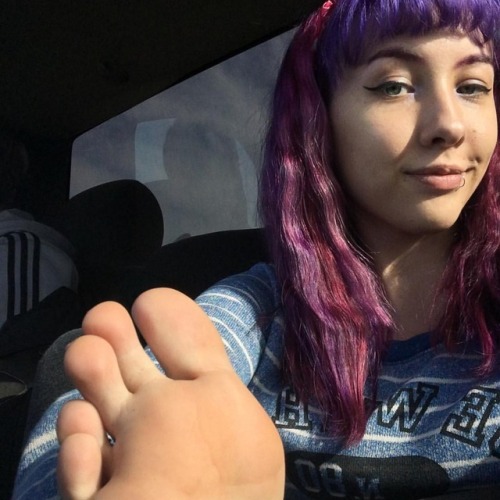 Drivin with Bella Soles be like #footfetishmodel #sexytoes #toesfetish #perfectfeet #altfeet #footfe