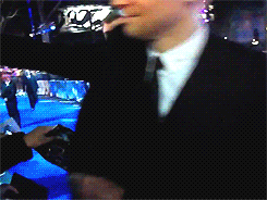 hiddleston-daily: hom-tiddlestoner:  hiddleston hugs (◡‿◡✿)  For the anon that asked about how Tom h