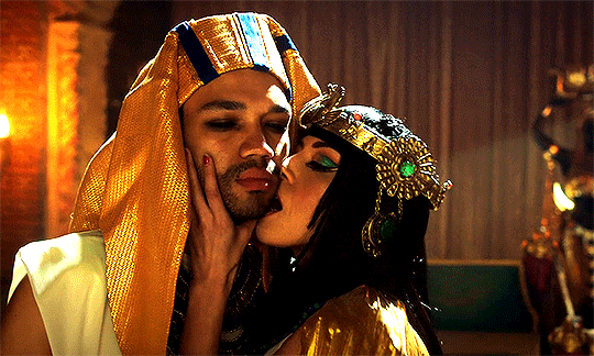 witchinghourz: Aubrey Plaza as Cleopatra on Drunk History (TV Series, 2019)