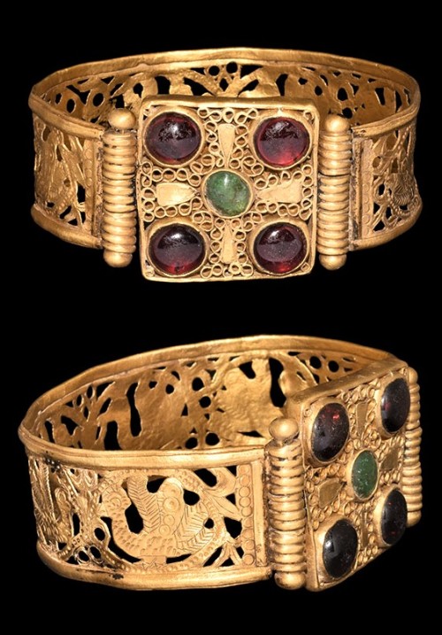 archaicwonder - Byzantine Gold Emerald Jewelled Bracelet,...