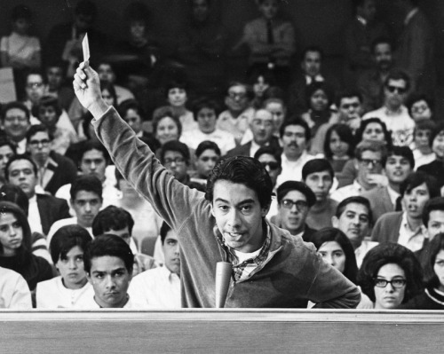 modbeatnik:   In 1968, Chicano students in Los Angeles peacefully protested to demand adequate education and an end to the racism that they encountered in textbooks, teachers, academic advisors, and administrators source 