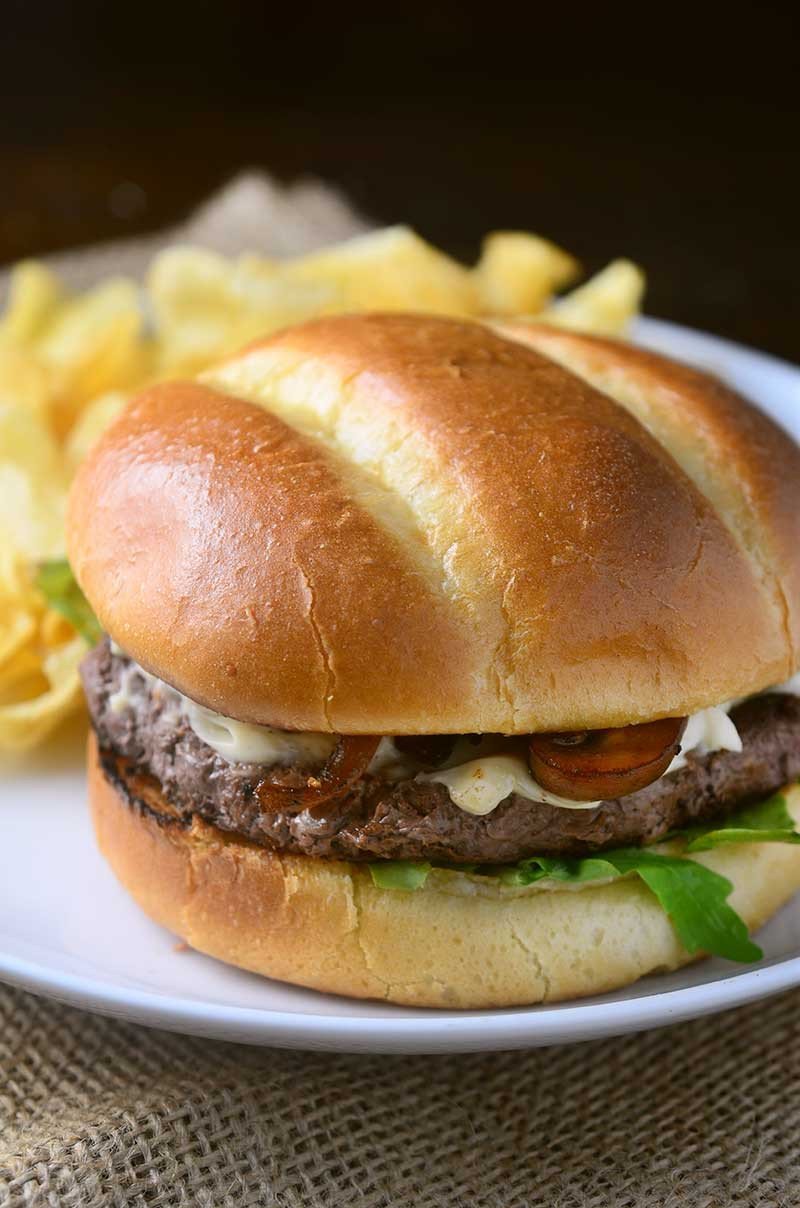 foodffs:  Whiskey Mushroom and Dubliner Cheese Burger Really nice recipes. Every