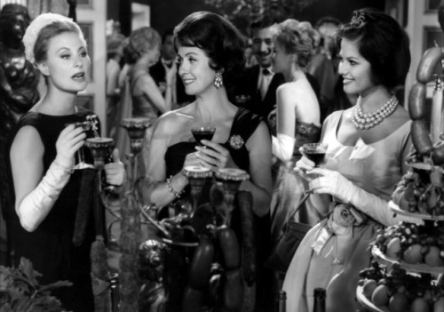 Michèle Morgan, Danielle Darrieux &amp; Claudia Cardinale, Les lions sont lachés 1