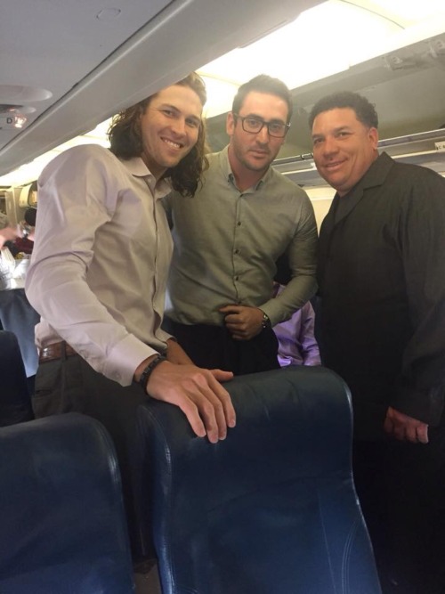 chillywinter:the colon-degrom-harvey plane selfie saga continues