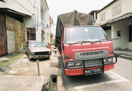 chupanhdao:Xe cũ trên đường phố Malacca, 2014. Malacca