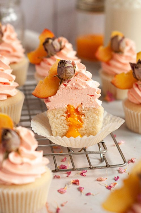 ugly–cupcakes: Peach Rose Cupcakes