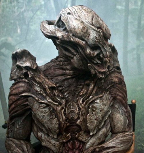 From “Predators” (2010), the “River Ghost”. #MonsterSuitMonday Photos show actor Carey Jones relaxin