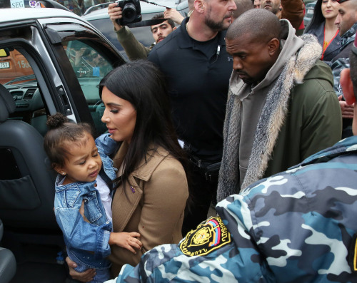 weezyns:  kuwkimye:  Kim, Kanye & North out in Gyumri, Armenia - April 11, 2015  💦