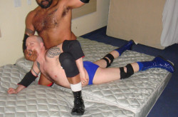 wrestlerswrestlingphotos:  hotel room grappling