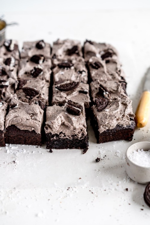 sweetoothgirl:    Oreo Brownies  